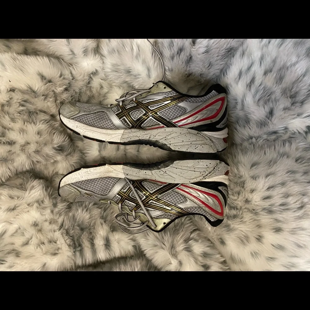 ASICS - Picture 2 of 3